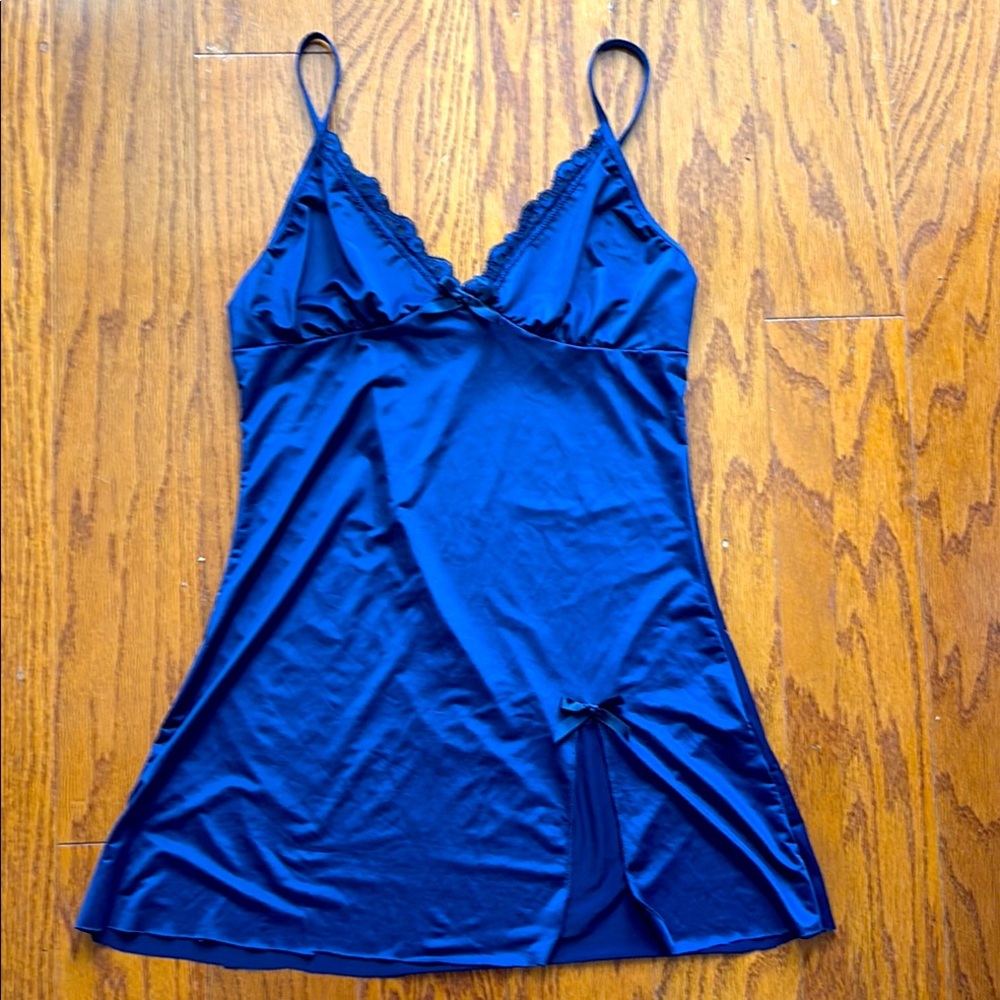 Elegant Blue Lace Trim Chemise